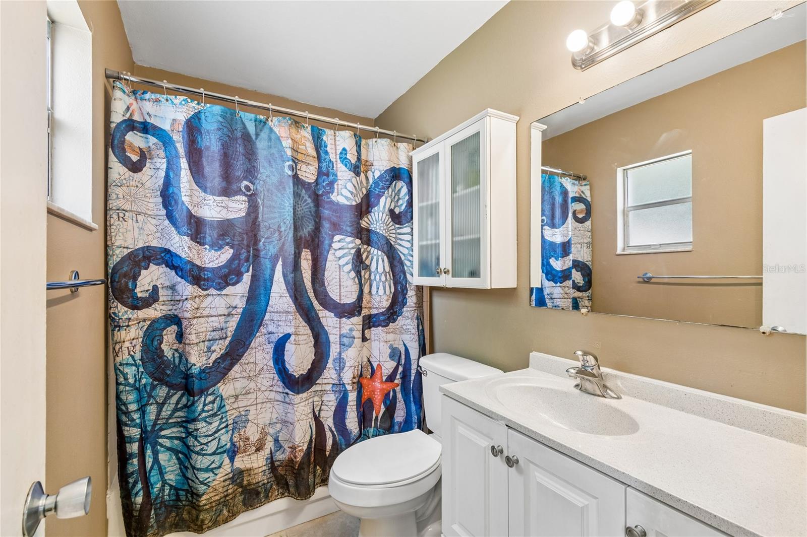 9473 Bayside Ct Property Photo 10