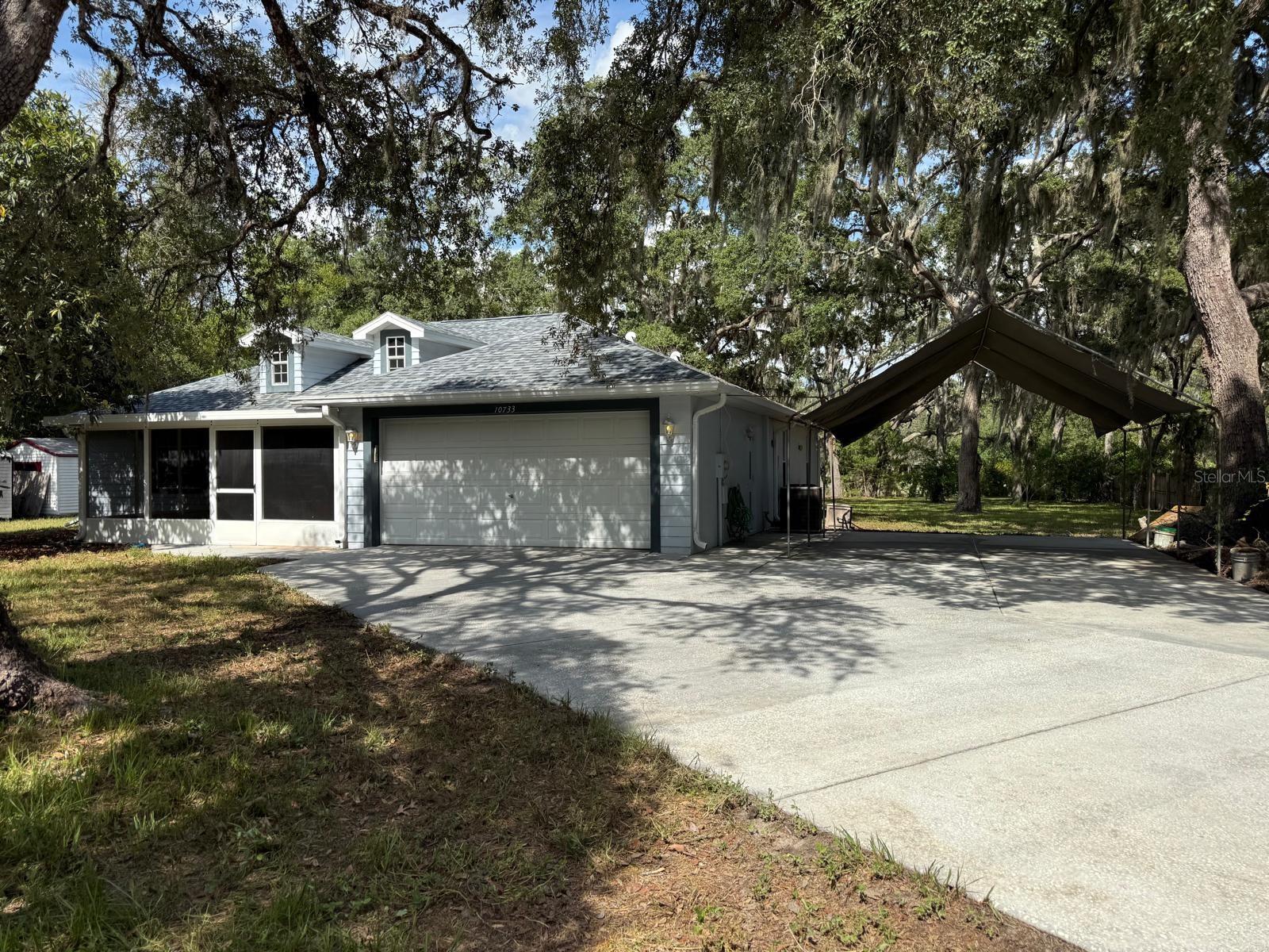 10733 Oak Dr Property Photo 2
