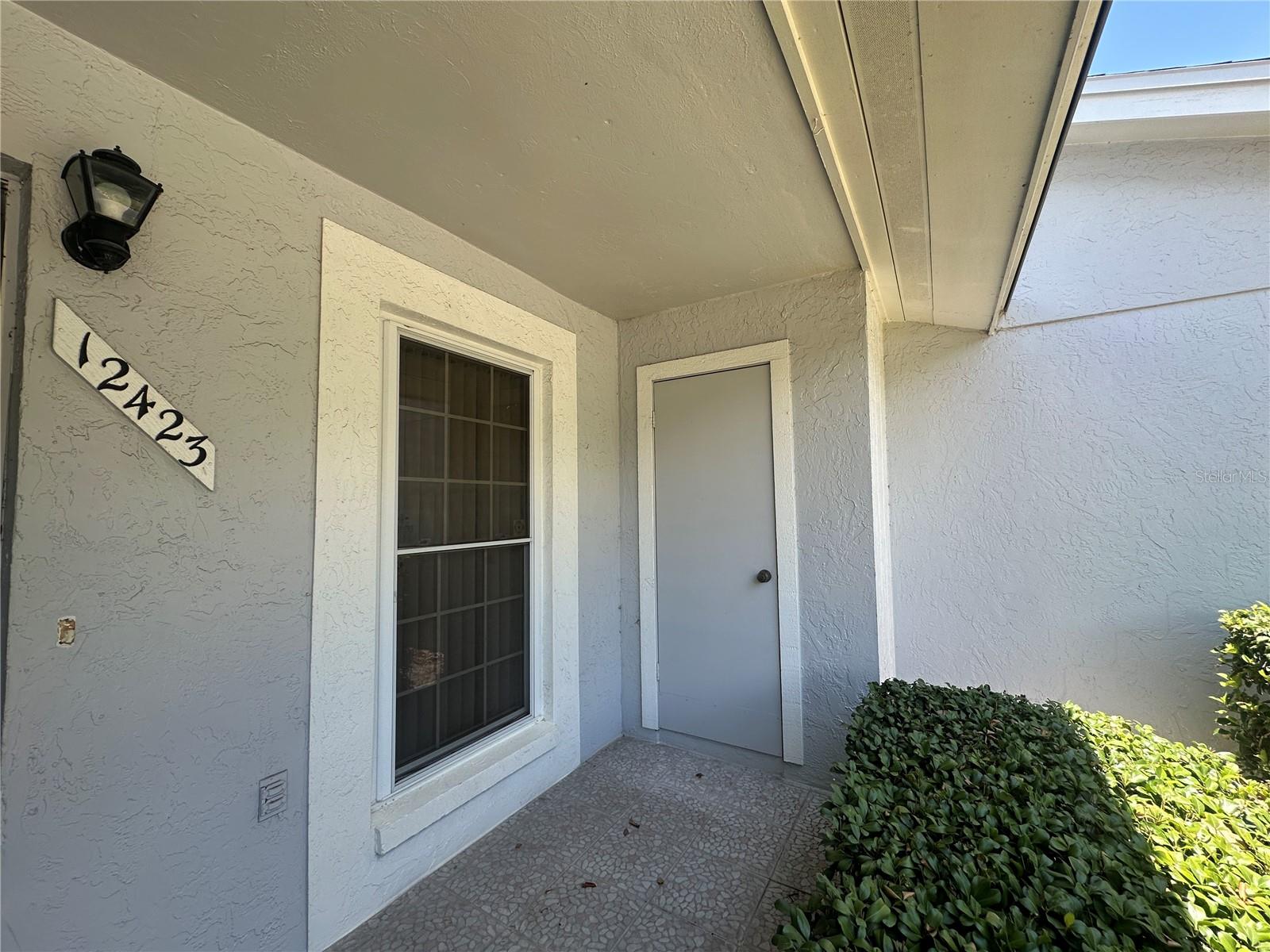 12423 Dearborn Dr #e Property Photo 5