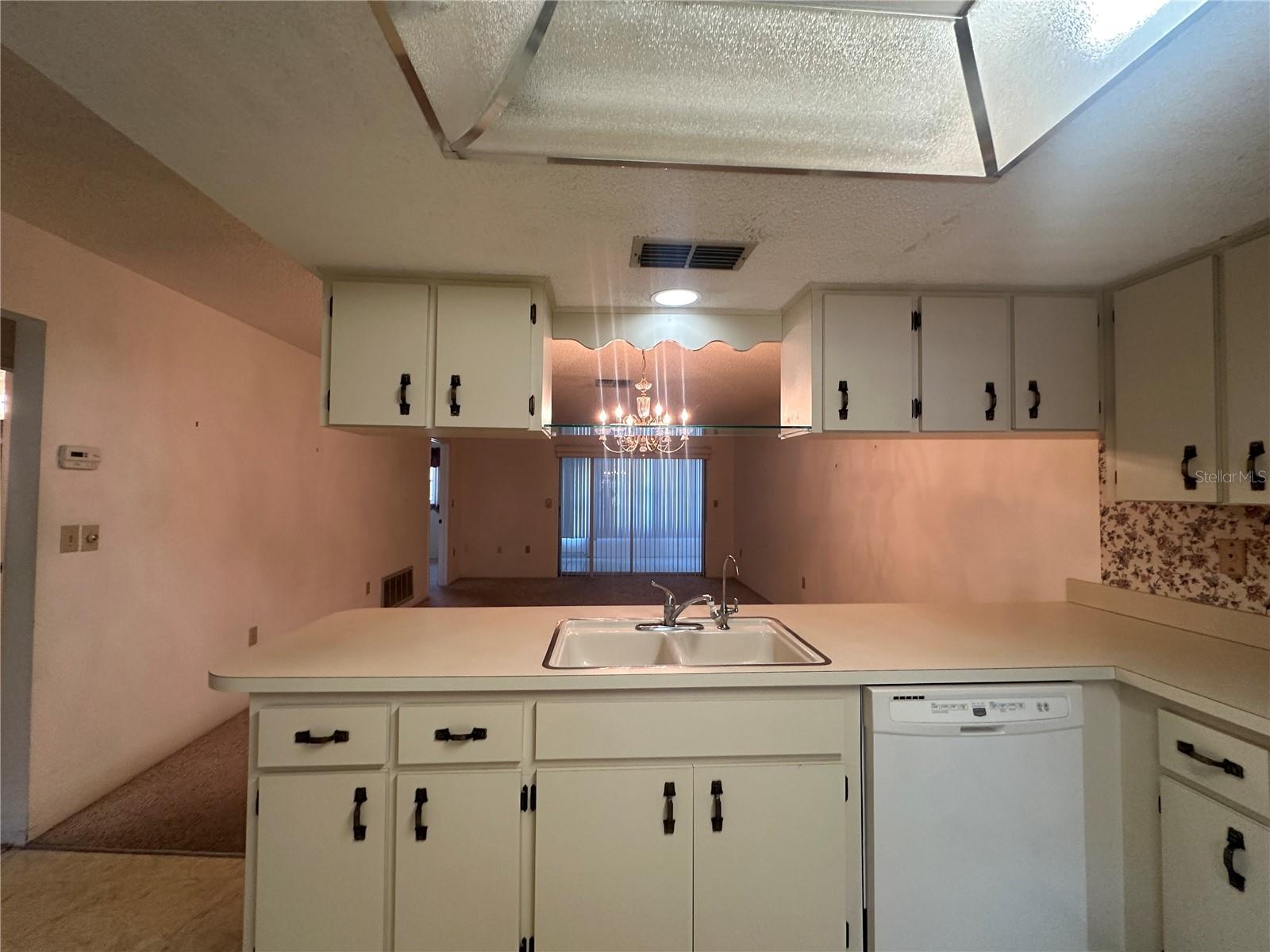 12423 Dearborn Dr #e Property Photo 9