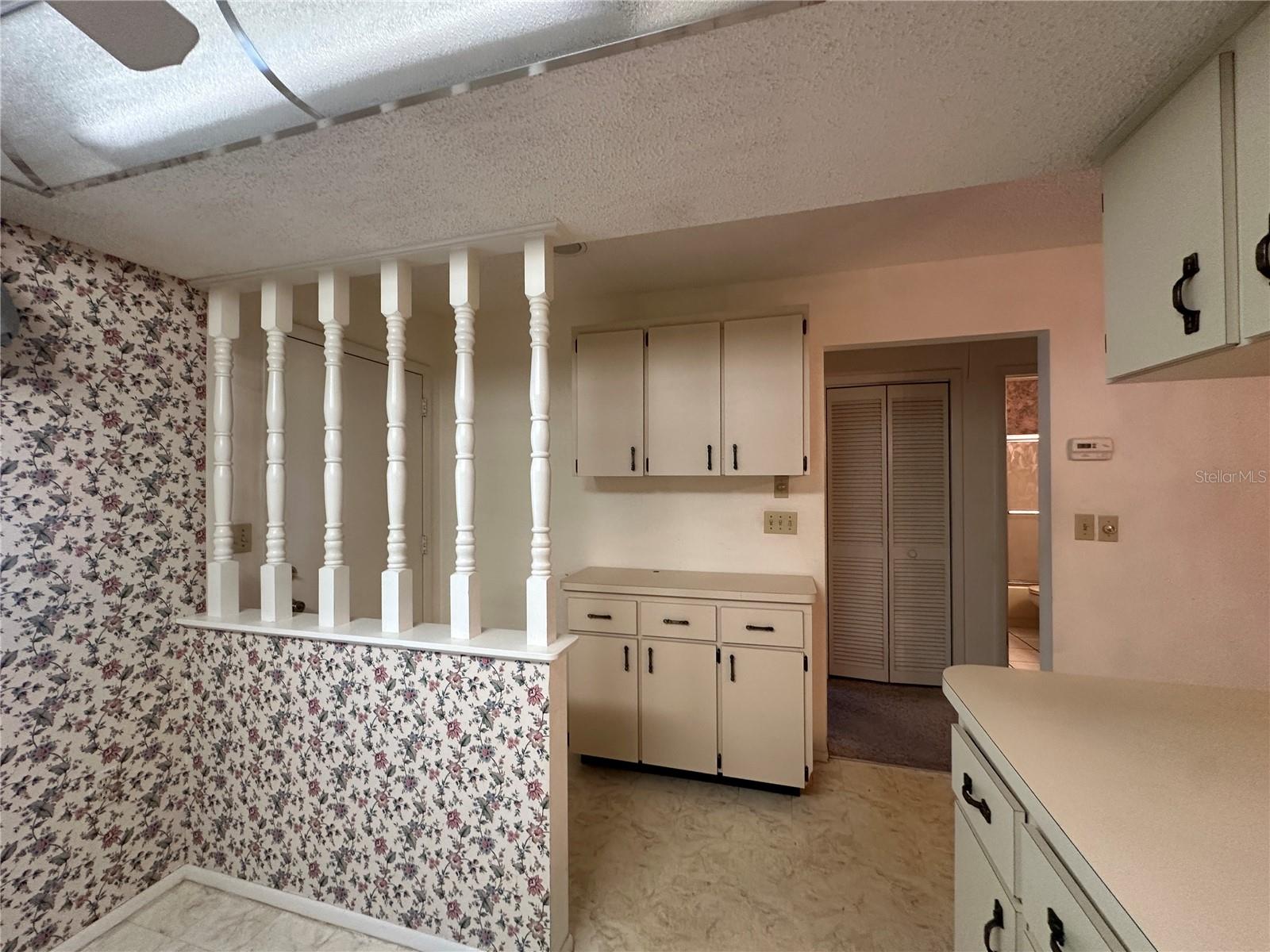 12423 Dearborn Dr #e Property Photo 10