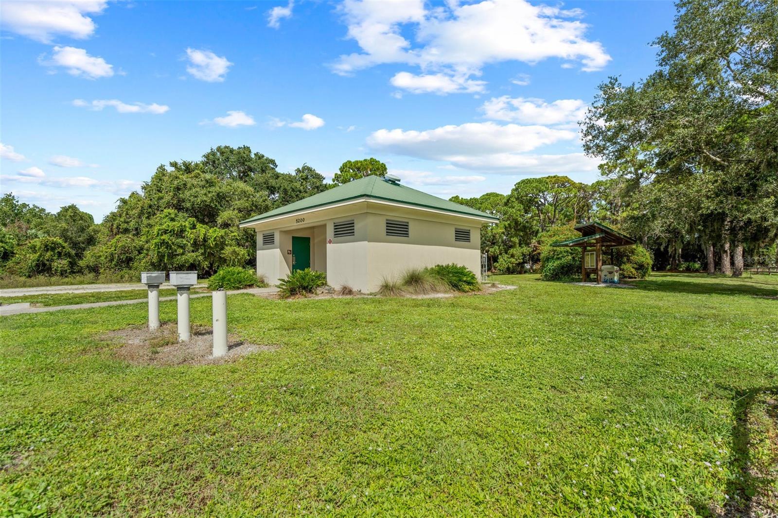 2911 Woodpine Ct Property Photo 55