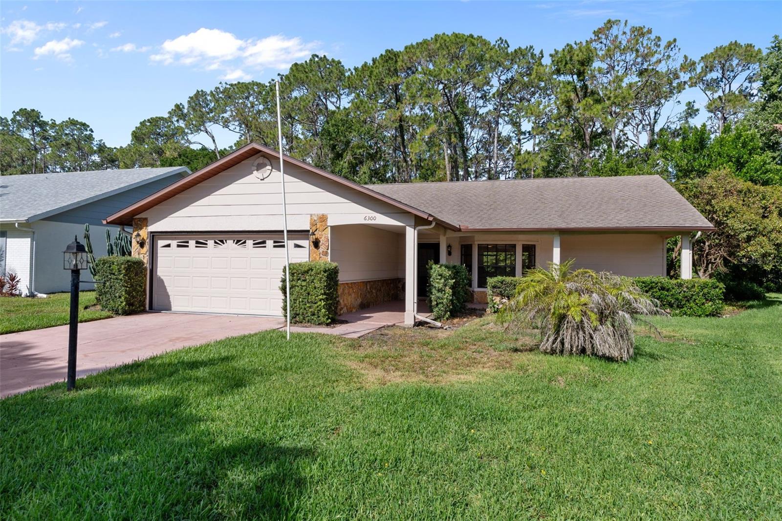 6300 Darien Way Property Photo 4