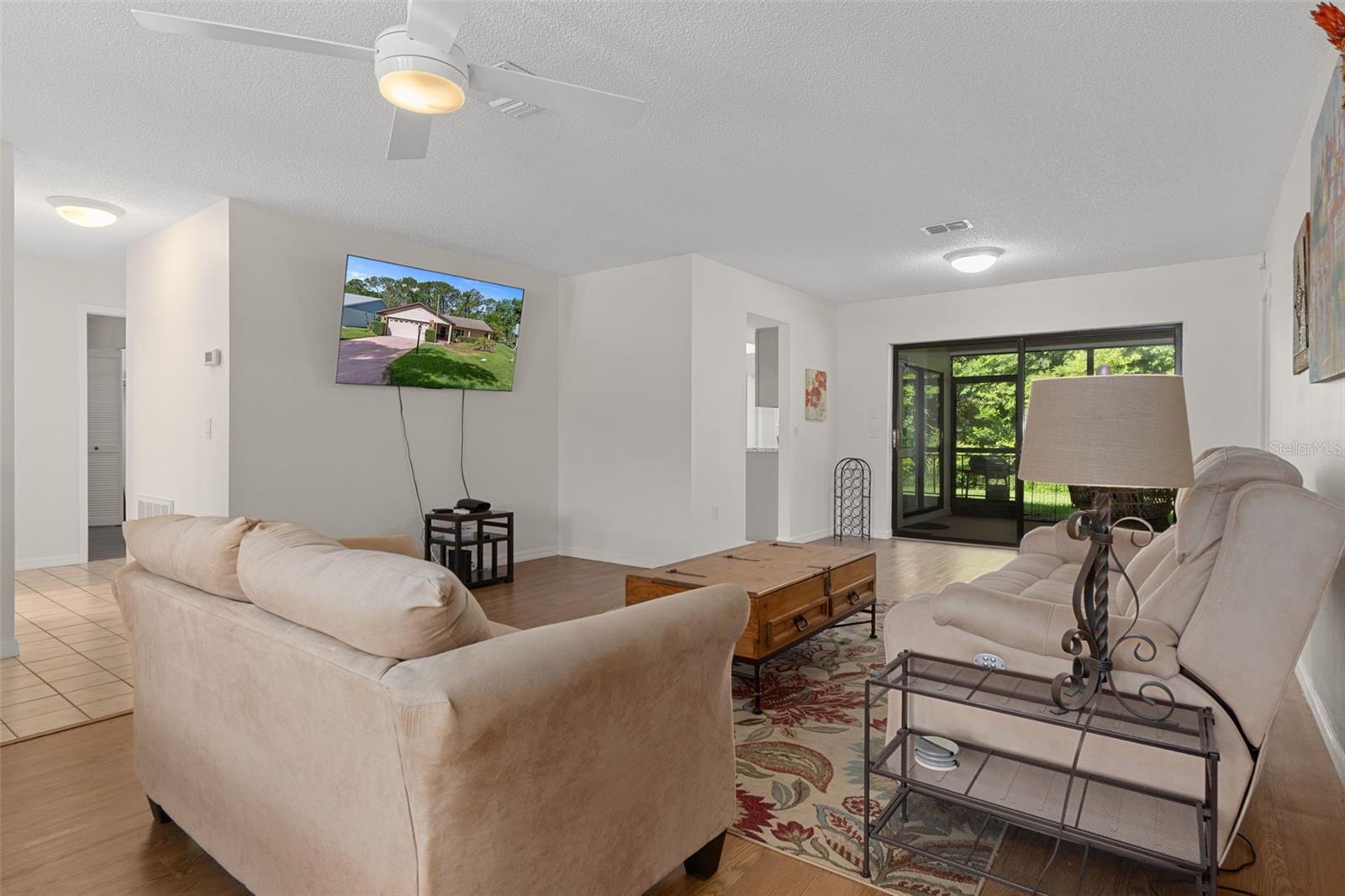6300 Darien Way Property Photo 10