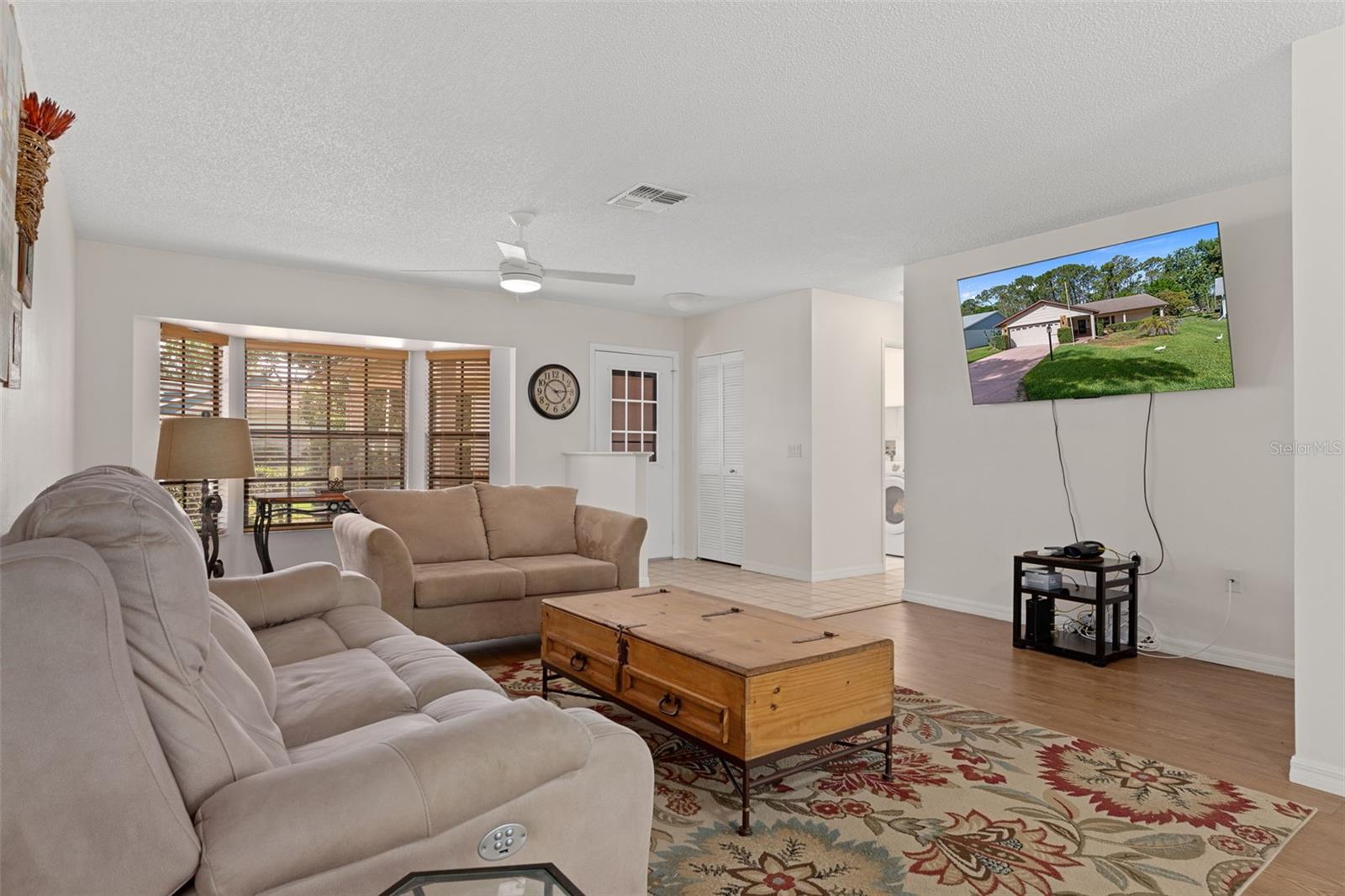 6300 Darien Way Property Photo 12