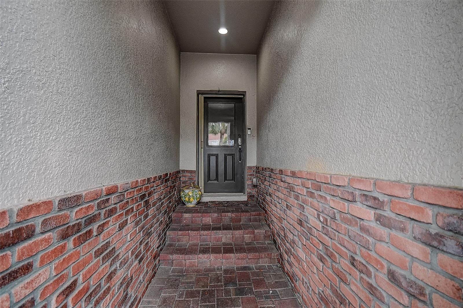 1426 Hillview Ln Property Photo 3