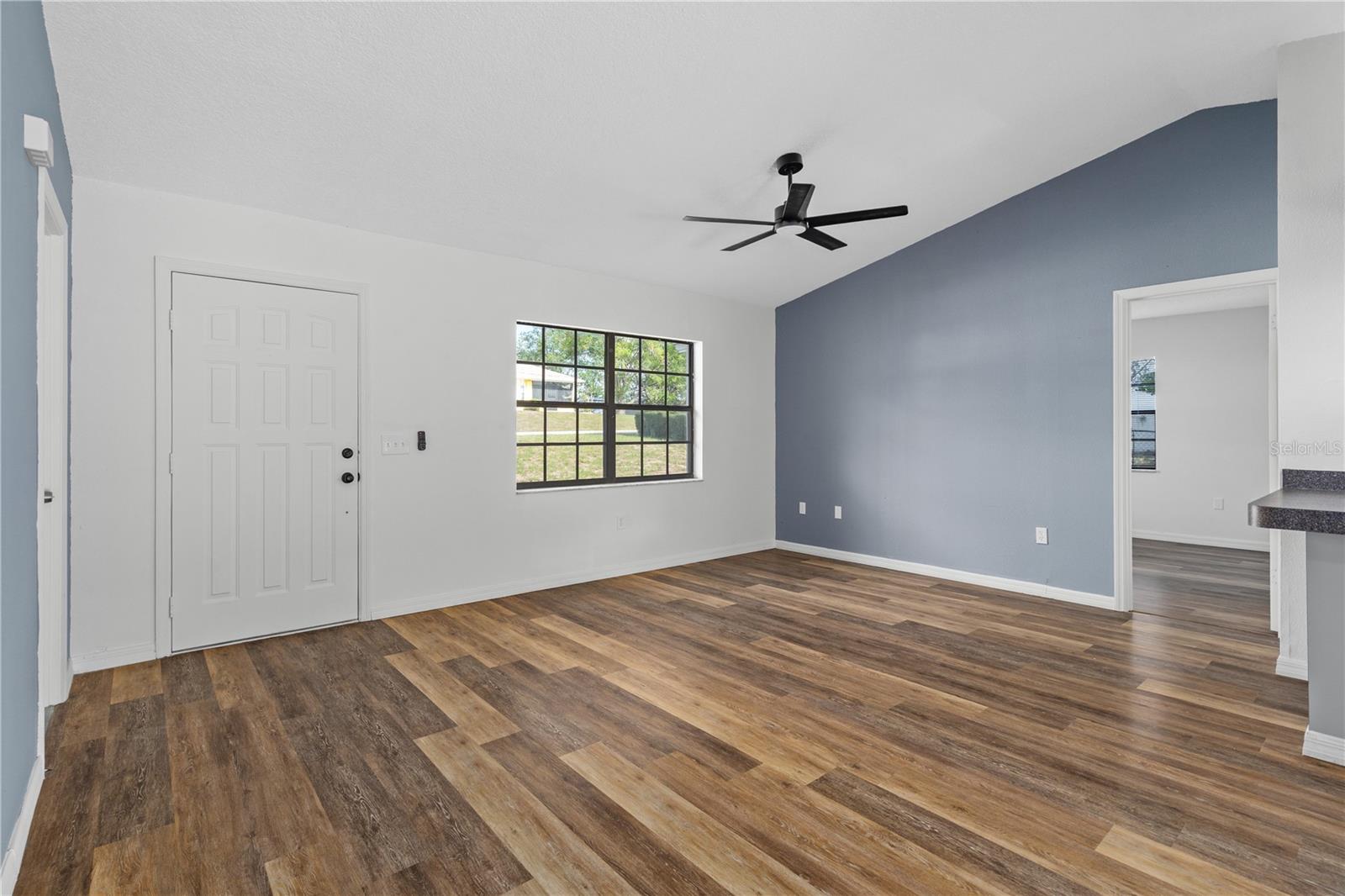 6030 Hugo Ave Property Photo 6