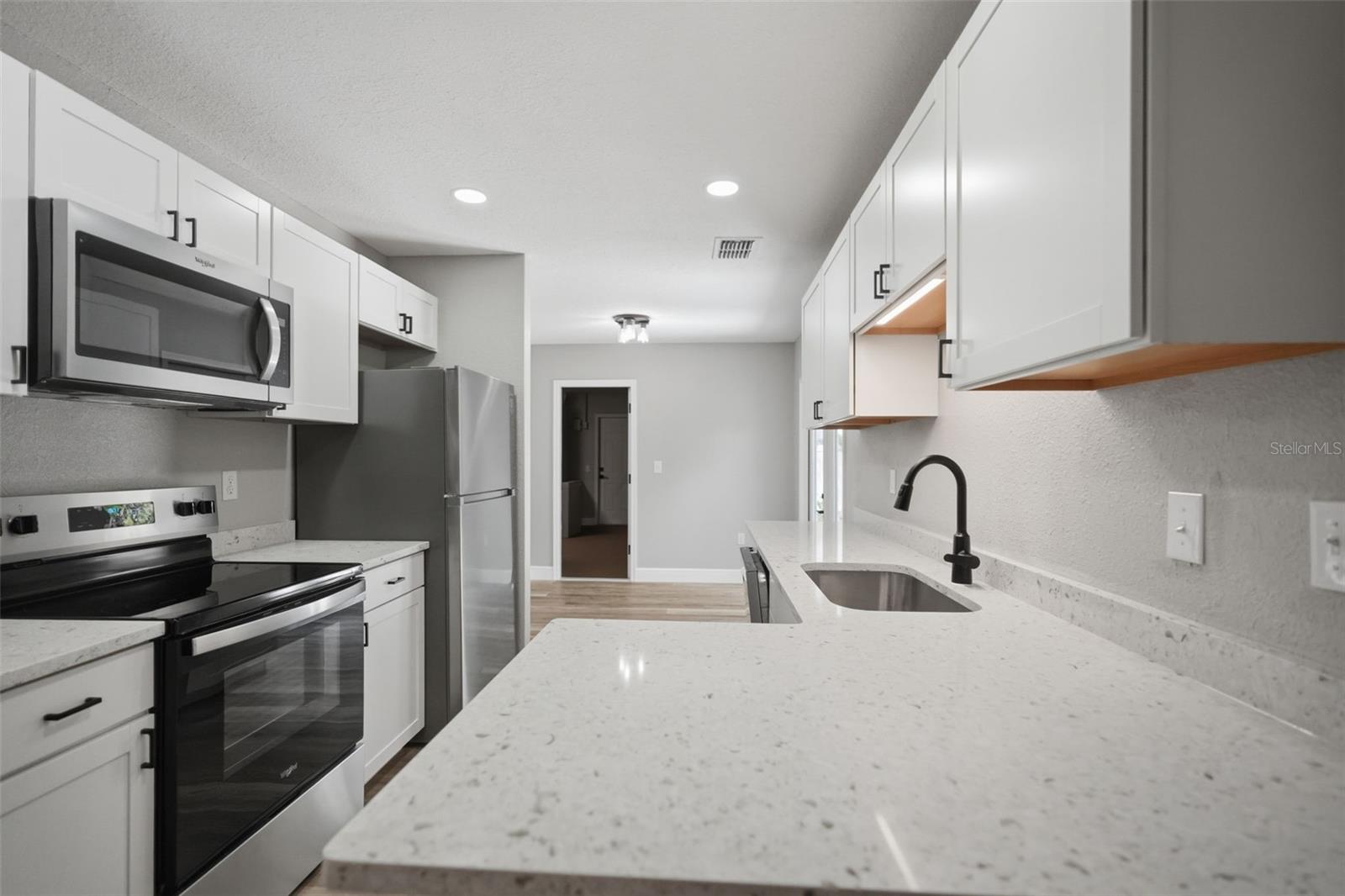 7407 Dundee Way Property Photo 2