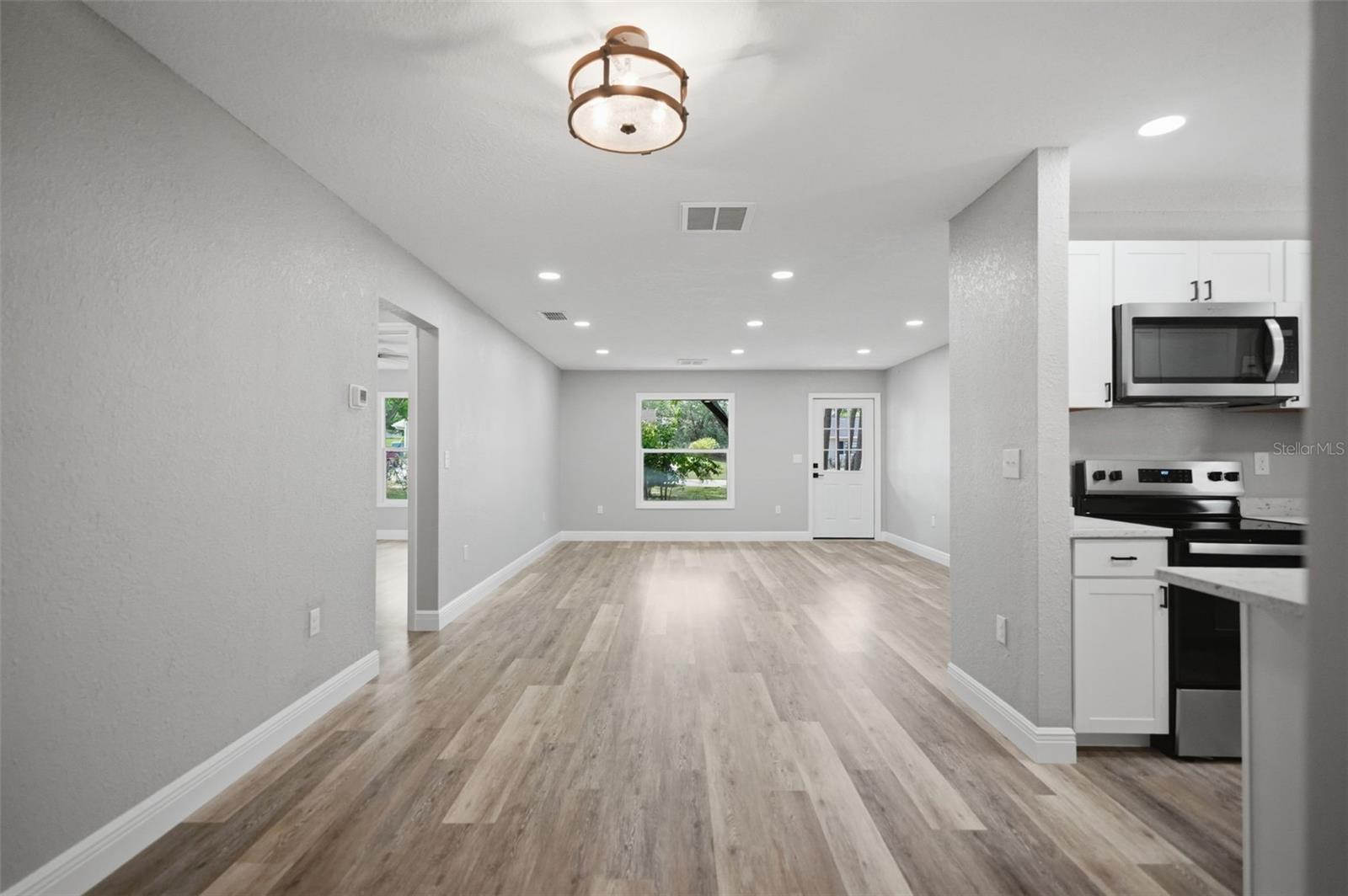 7407 Dundee Way Property Photo 8