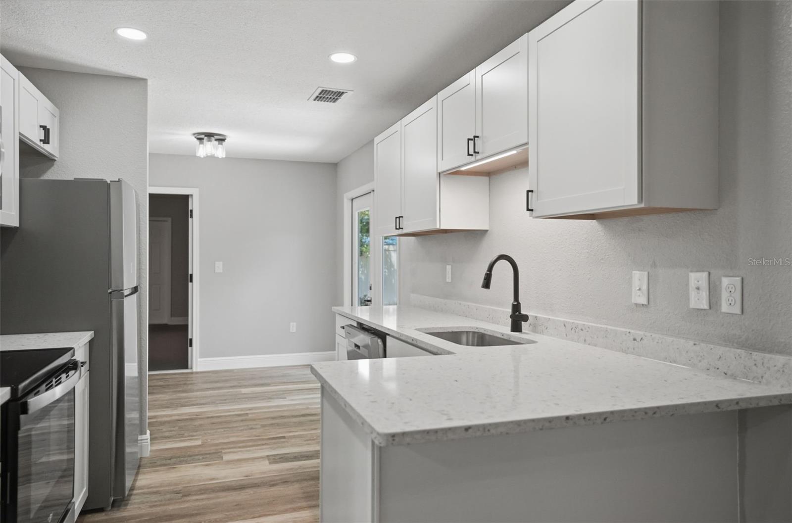 7407 Dundee Way Property Photo 11