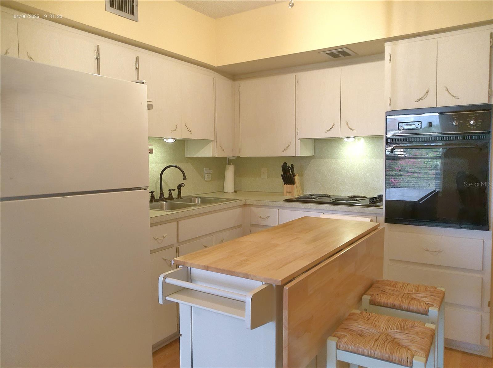 2457 Ecuadorian Way #73 Property Photo 14