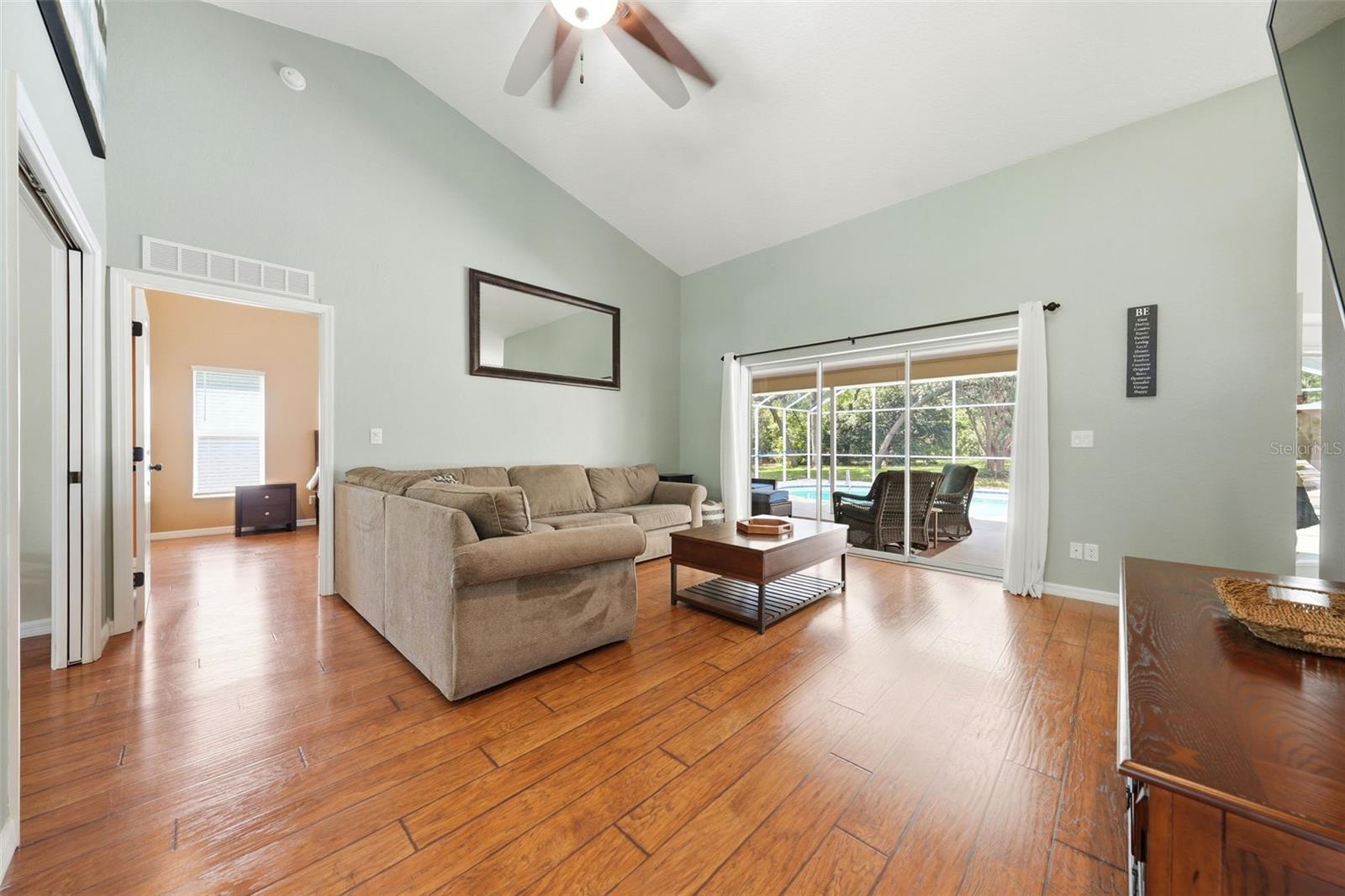 11109 Golden Eagle Ave Property Photo 6