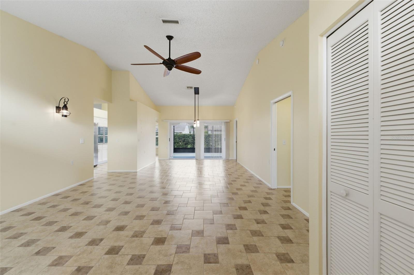 6525 Pine Walk Dr Property Photo 3