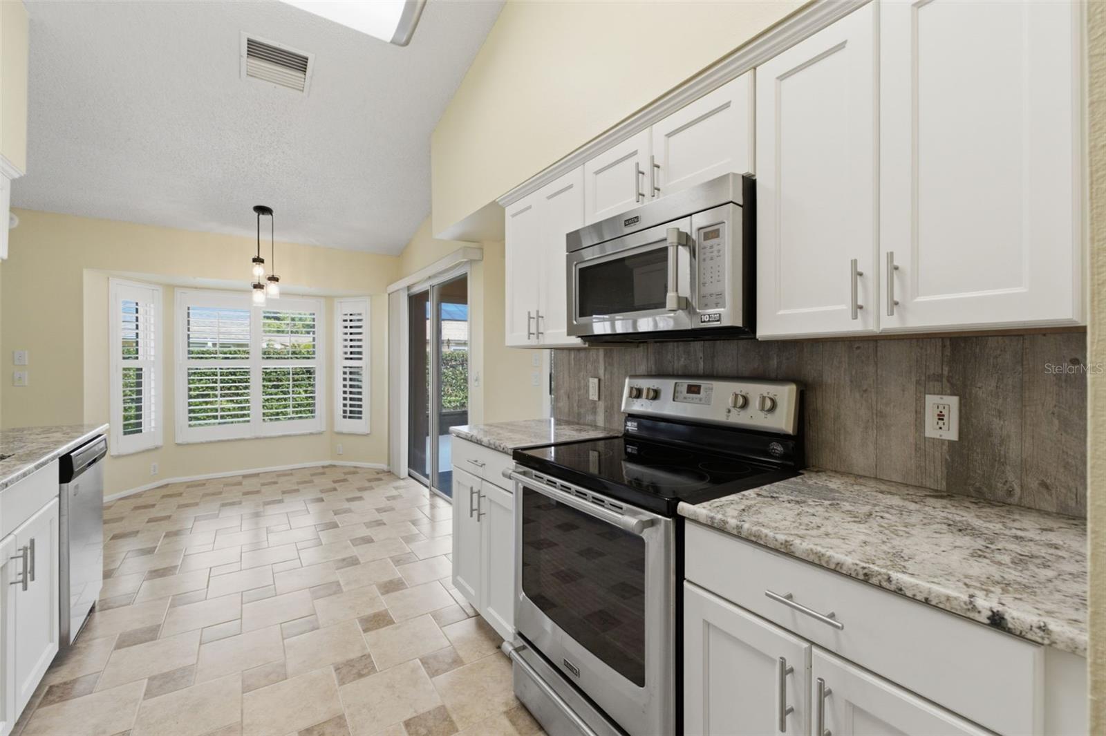 6525 Pine Walk Dr Property Photo 9