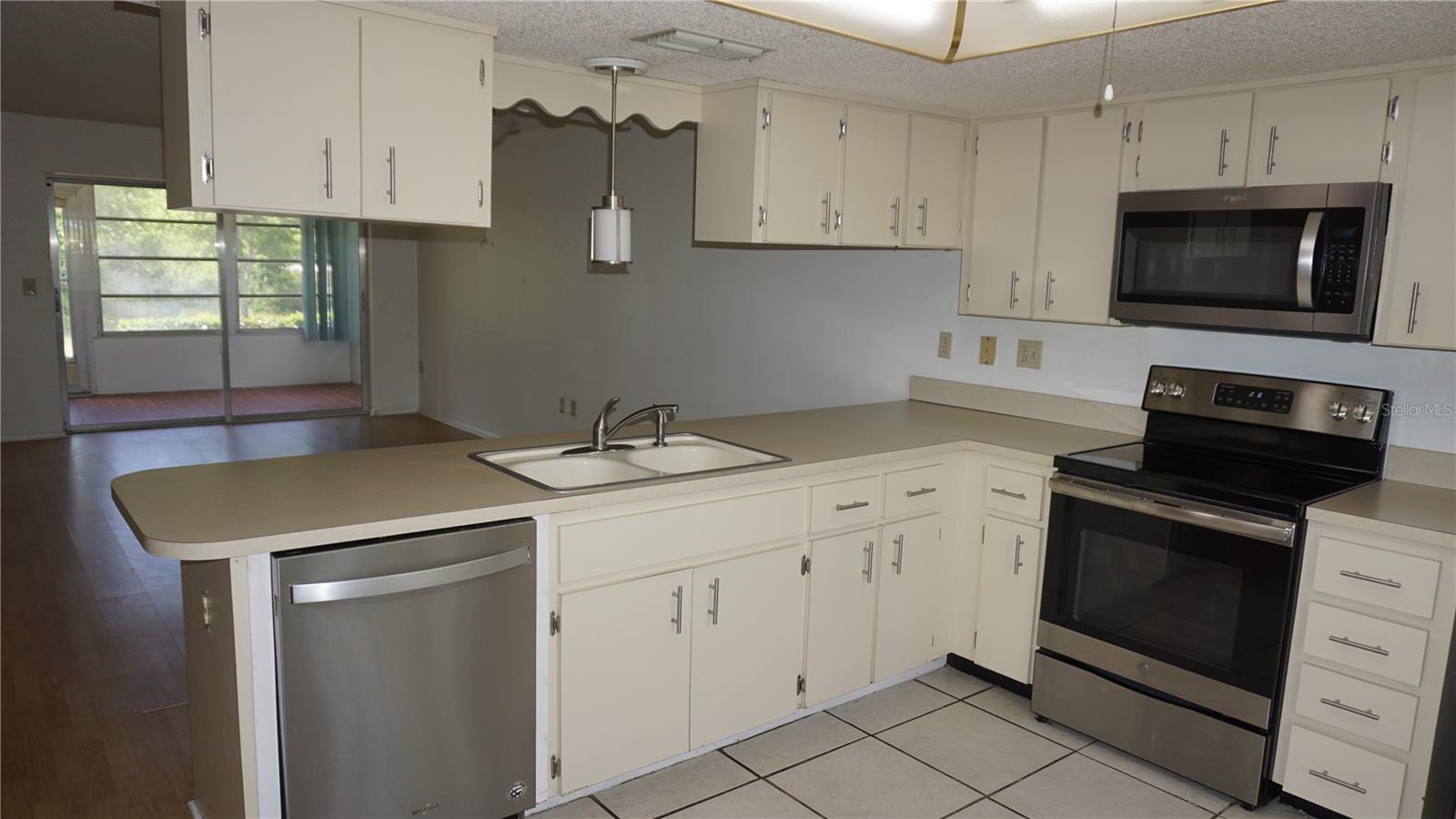 12543 Dearborn Dr Property Photo 4