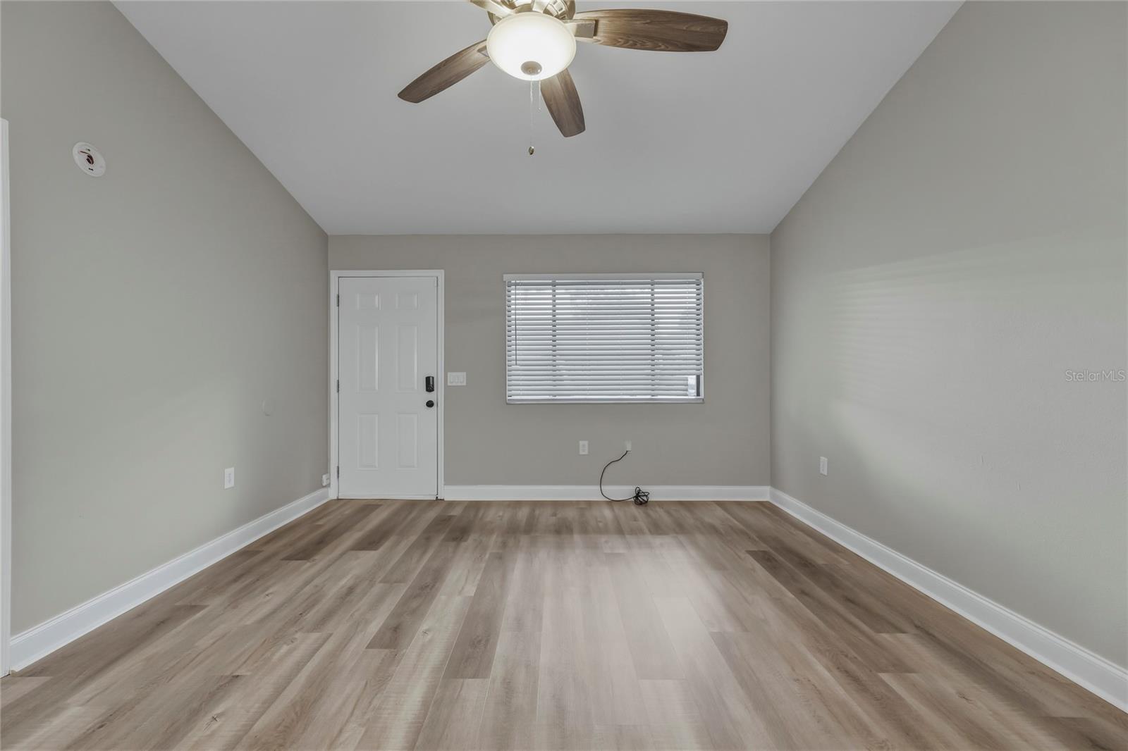 1203 Shady Pines Ln Property Photo 2