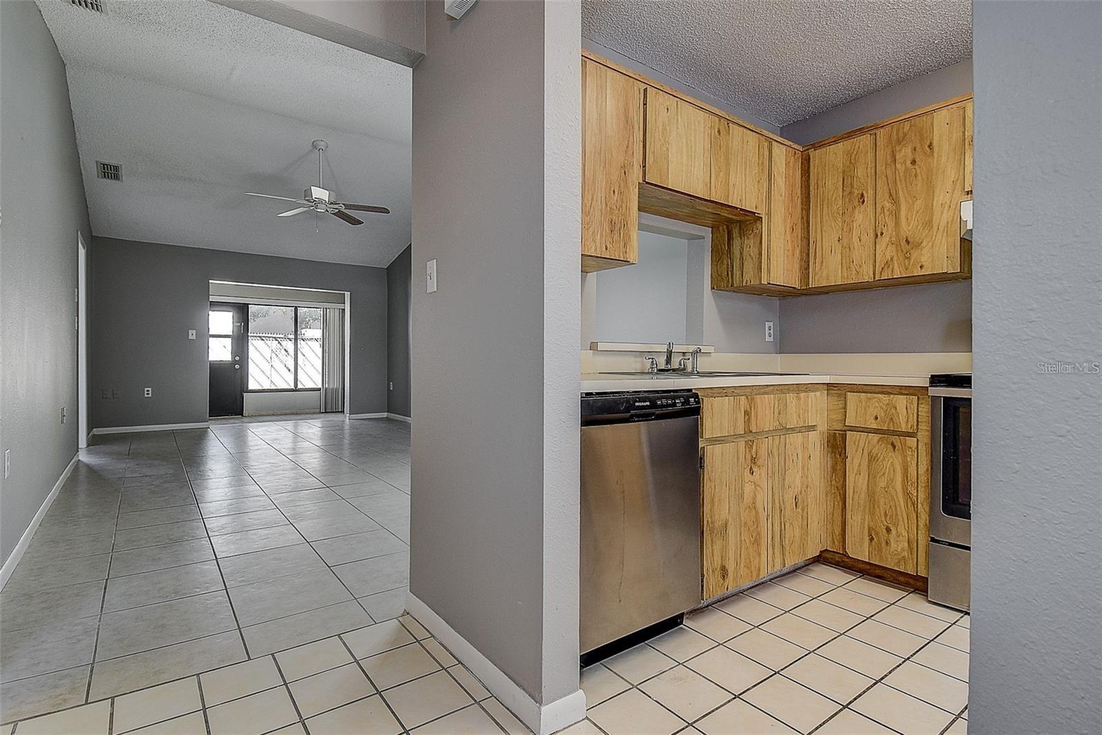 4752 Sunny Loop Property Photo 3
