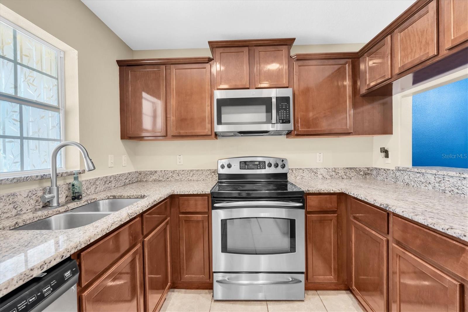 9782 Trumpet Vine Loop Property Photo 6