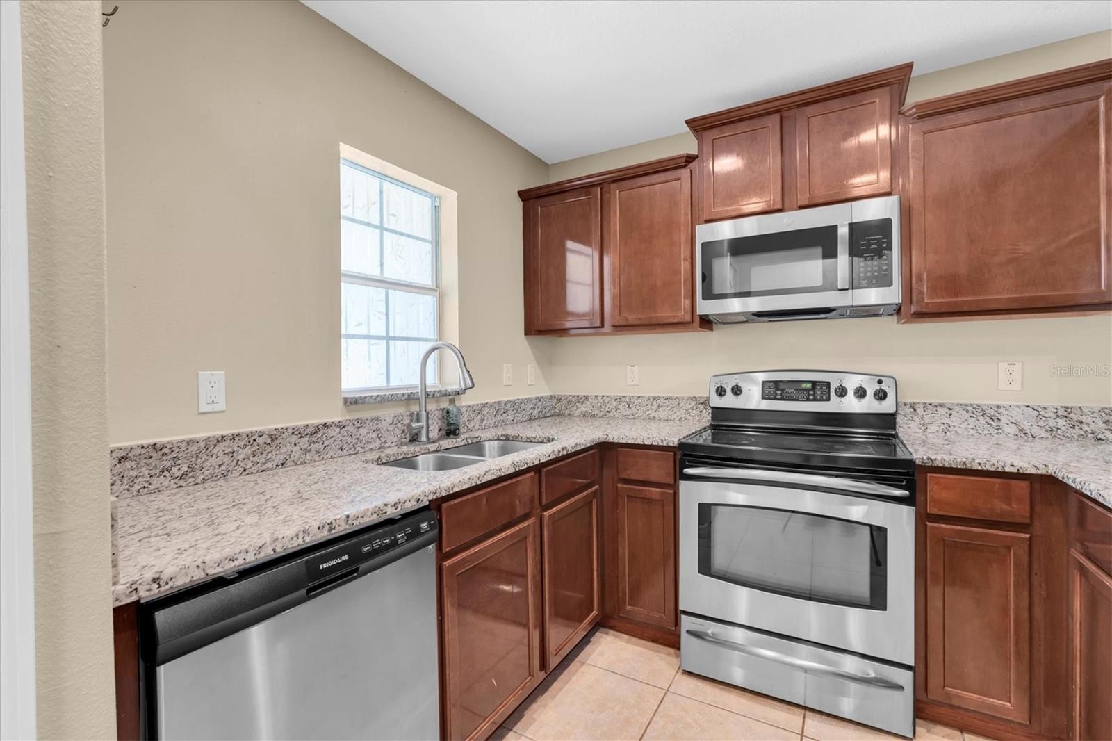 9782 Trumpet Vine Loop Property Photo 7