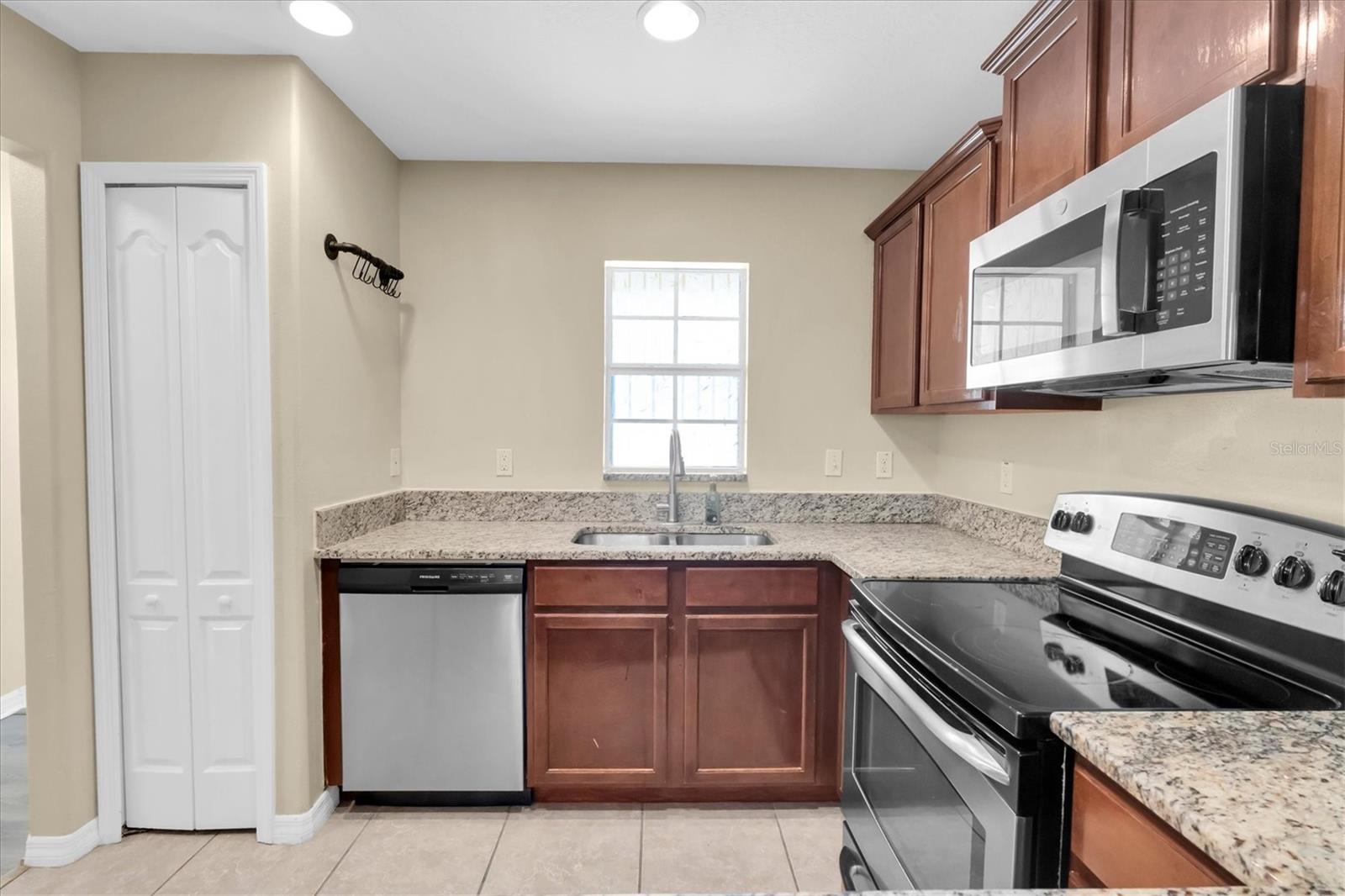 9782 Trumpet Vine Loop Property Photo 8