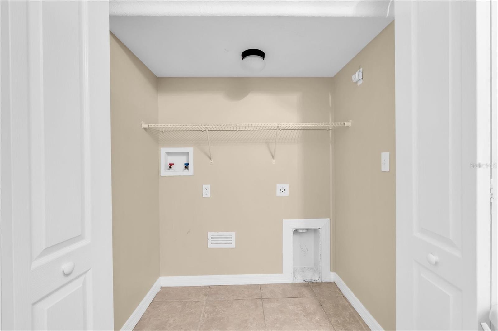 9782 Trumpet Vine Loop Property Photo 18