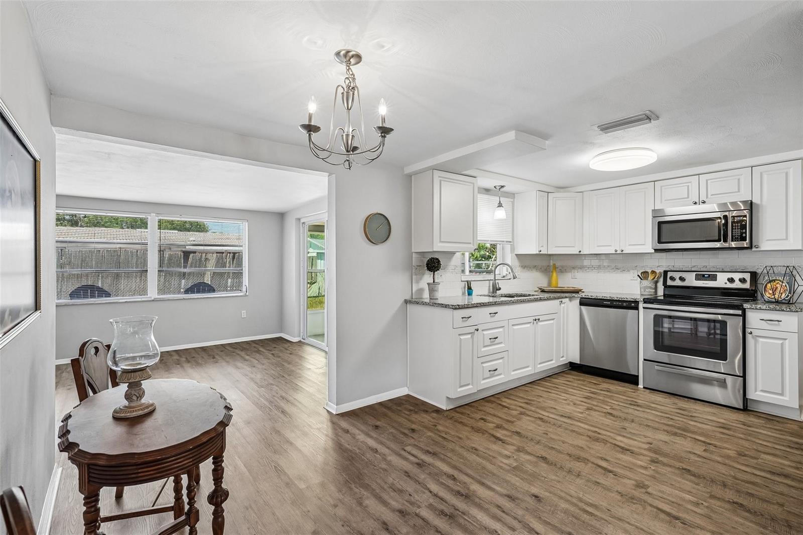 7215 Mayfield Dr Property Photo 3