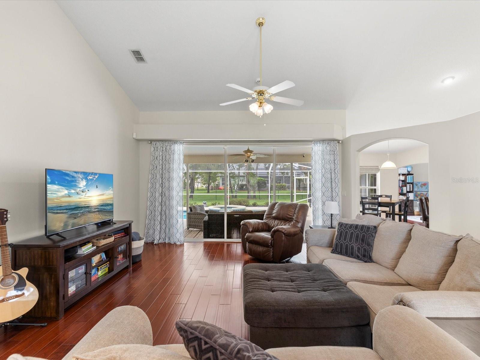4054 Indian River St Property Photo 6