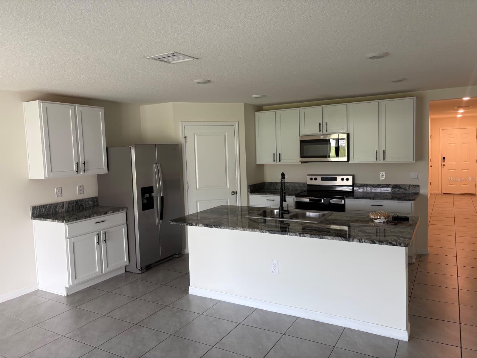 W7887017 Property Photo 3