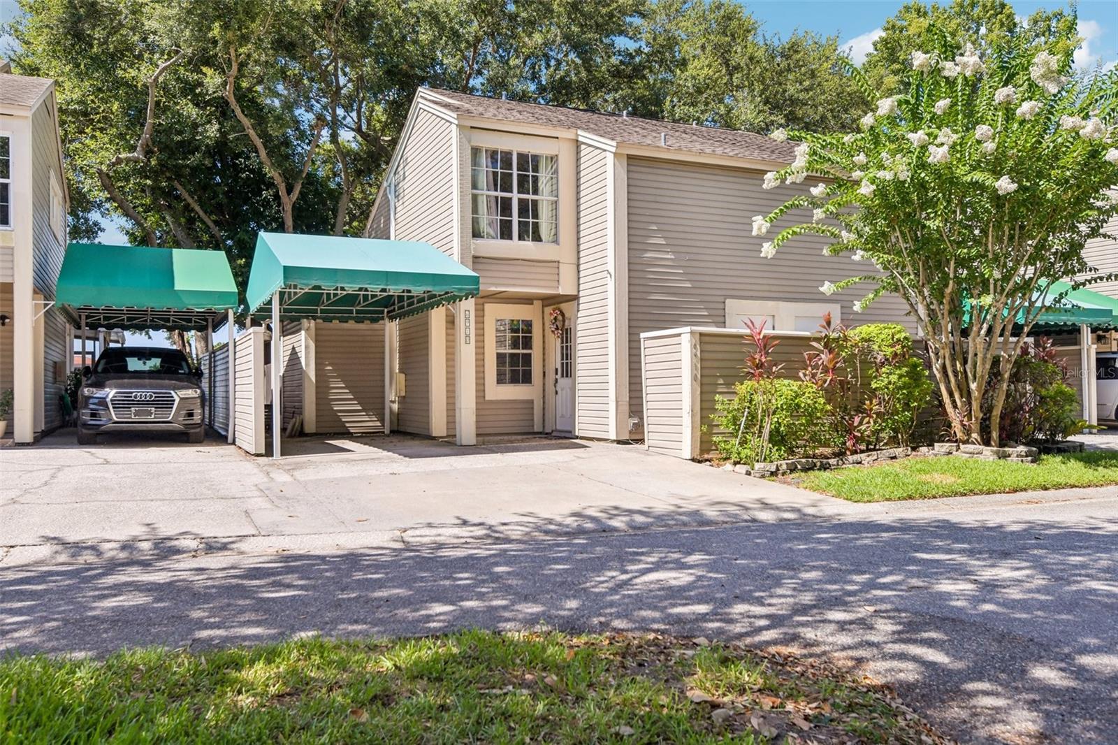 6910 Lake Place Ct Property Photo 3