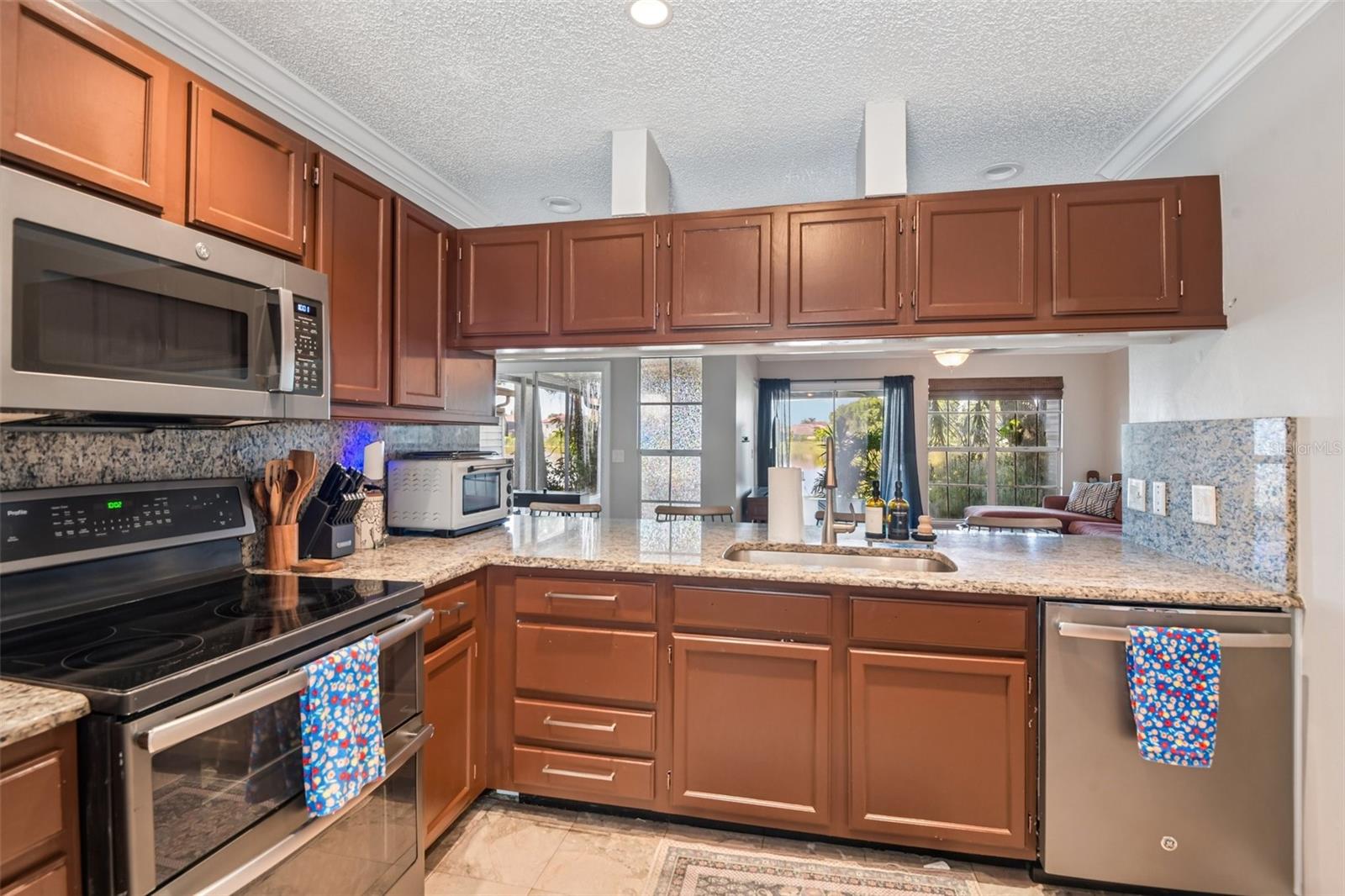 6910 Lake Place Ct Property Photo 17