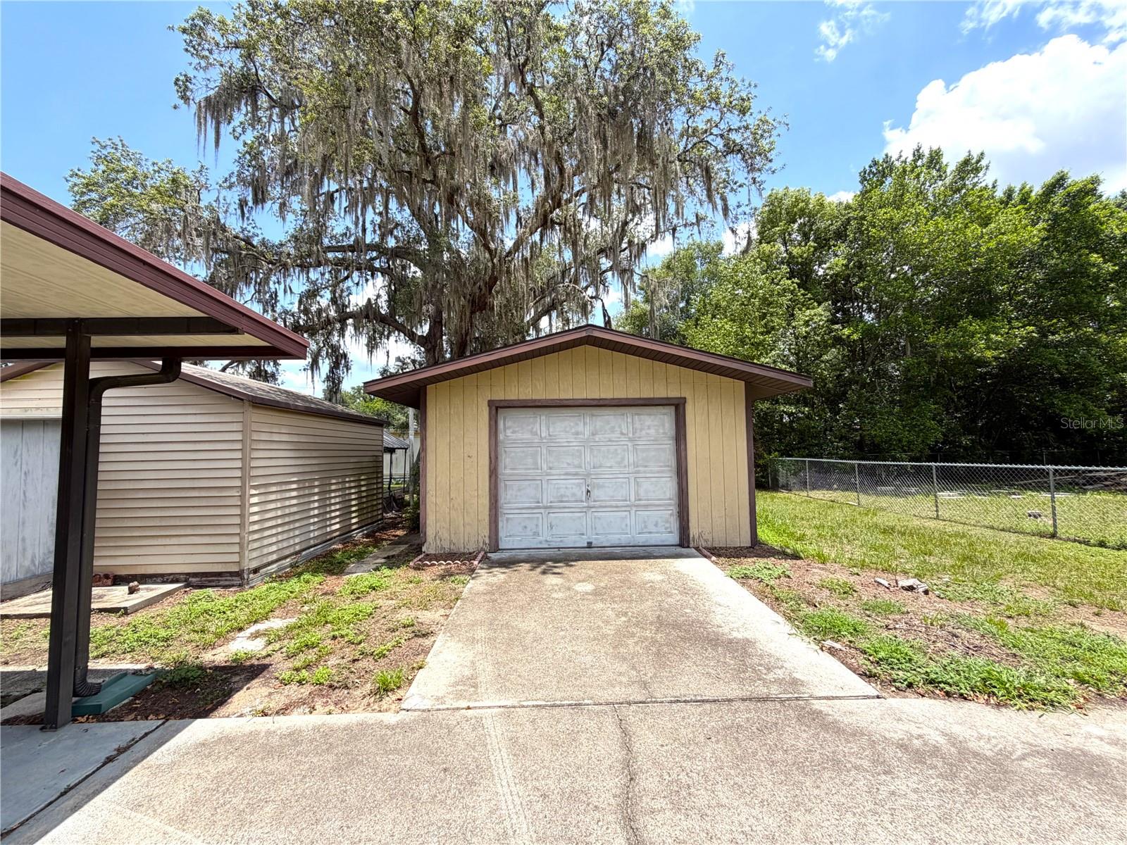 1355 N Reed Ter Property Photo 2