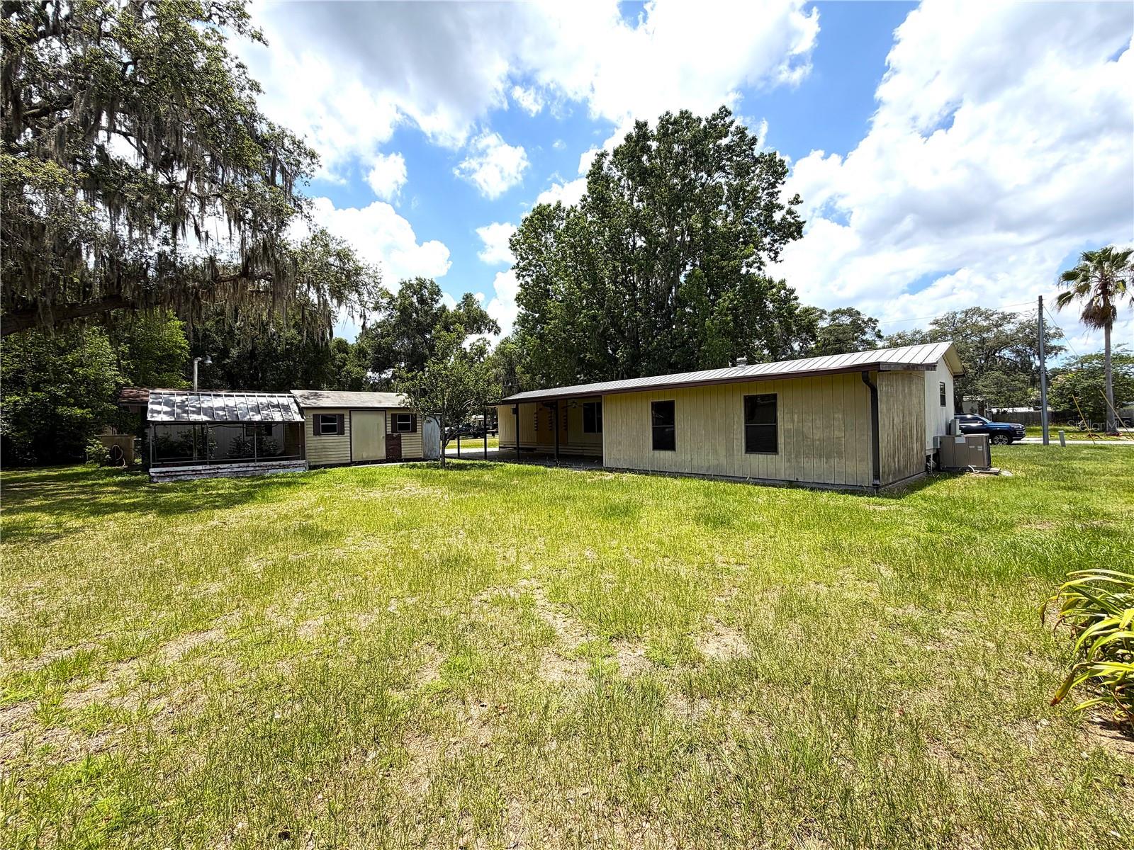 1355 N Reed Ter Property Photo 4