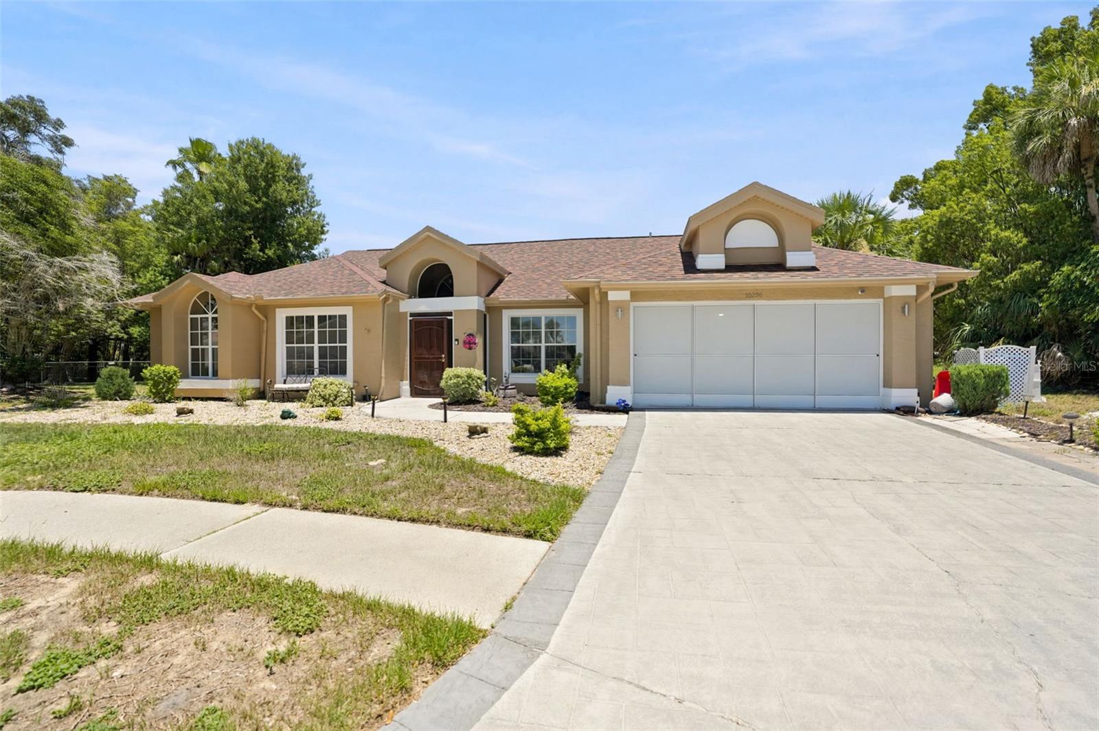10296 Windsor Ct Property Photo 3