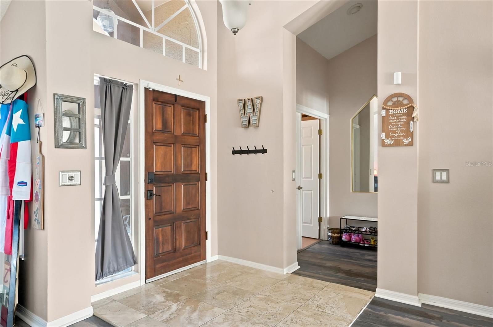 10296 Windsor Ct Property Photo 4