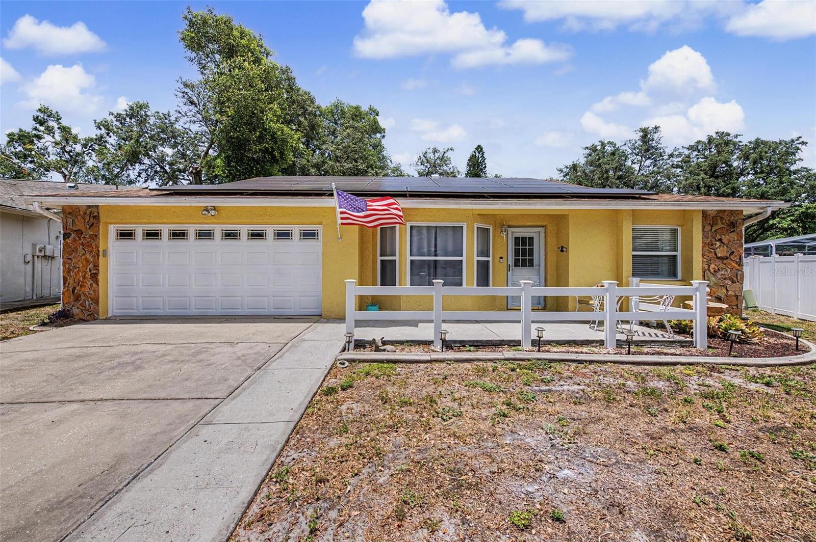 6325 Se Sarah Ln Property Photo 2