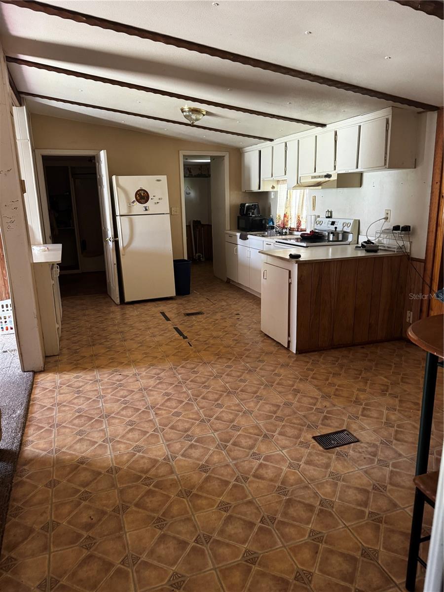 373 Ronald St Property Photo 8