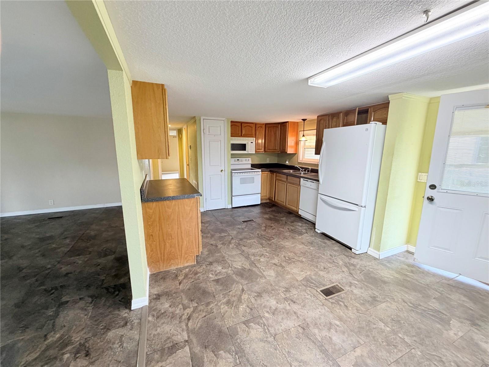 14224 Sandhurst St Property Photo 5