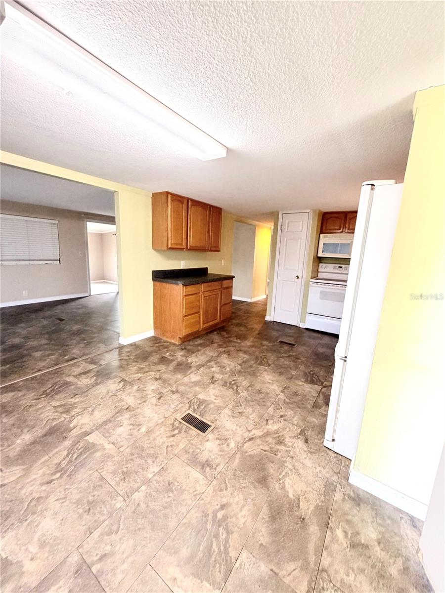14224 Sandhurst St Property Photo 6
