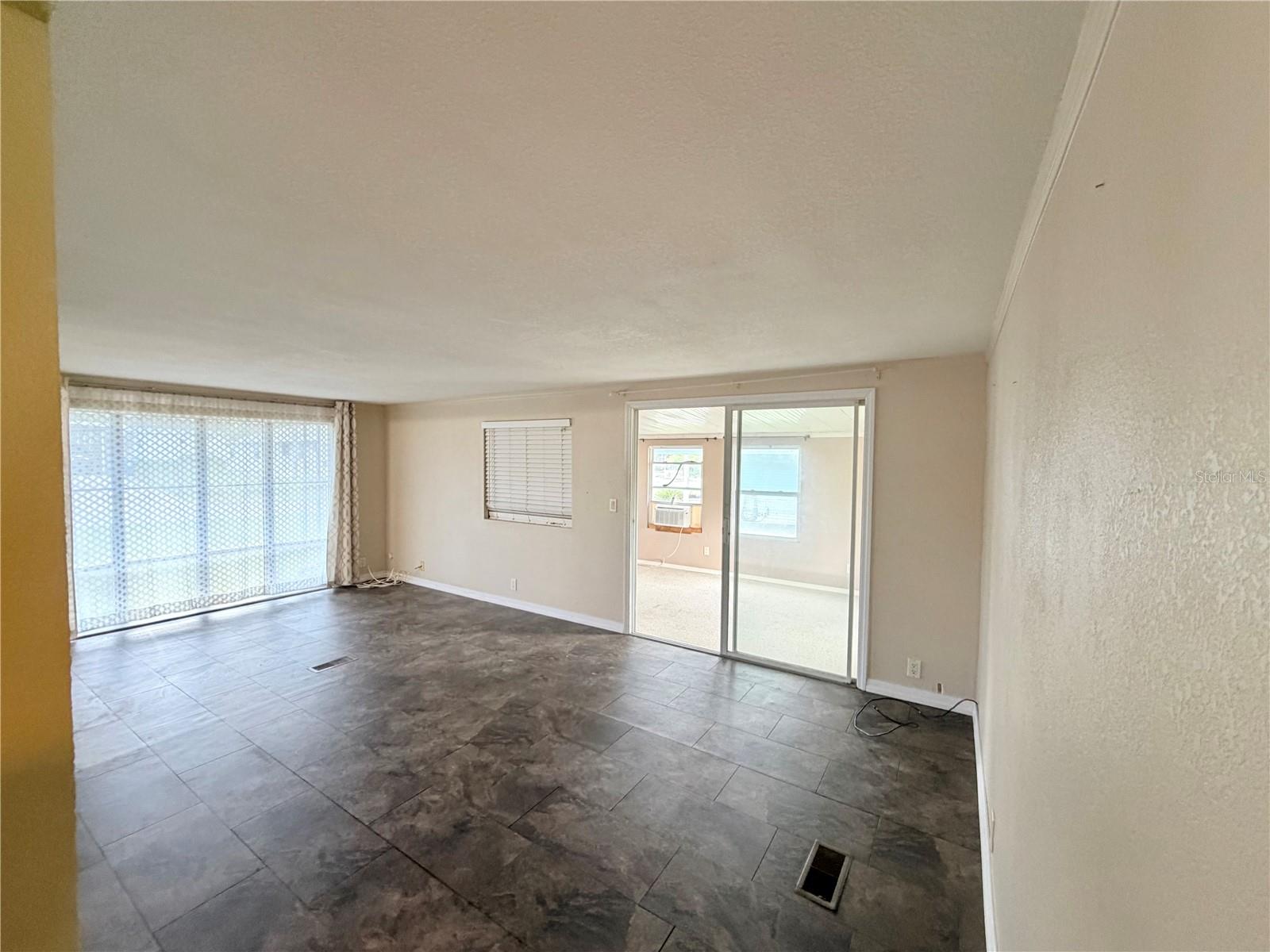14224 Sandhurst St Property Photo 7