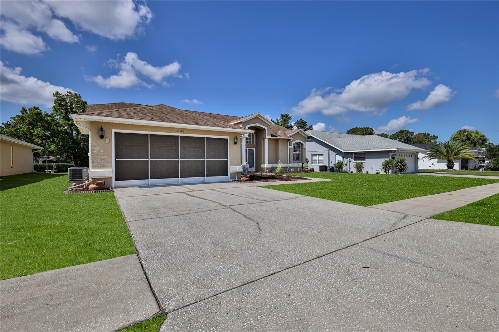 10376 Henderson St Property Photo 4