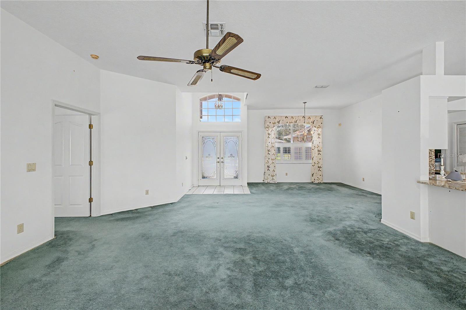 10376 Henderson St Property Photo 9