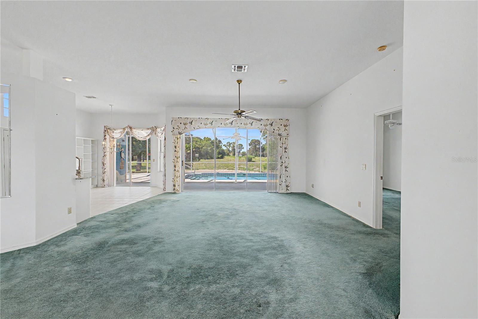 10376 Henderson St Property Photo 11