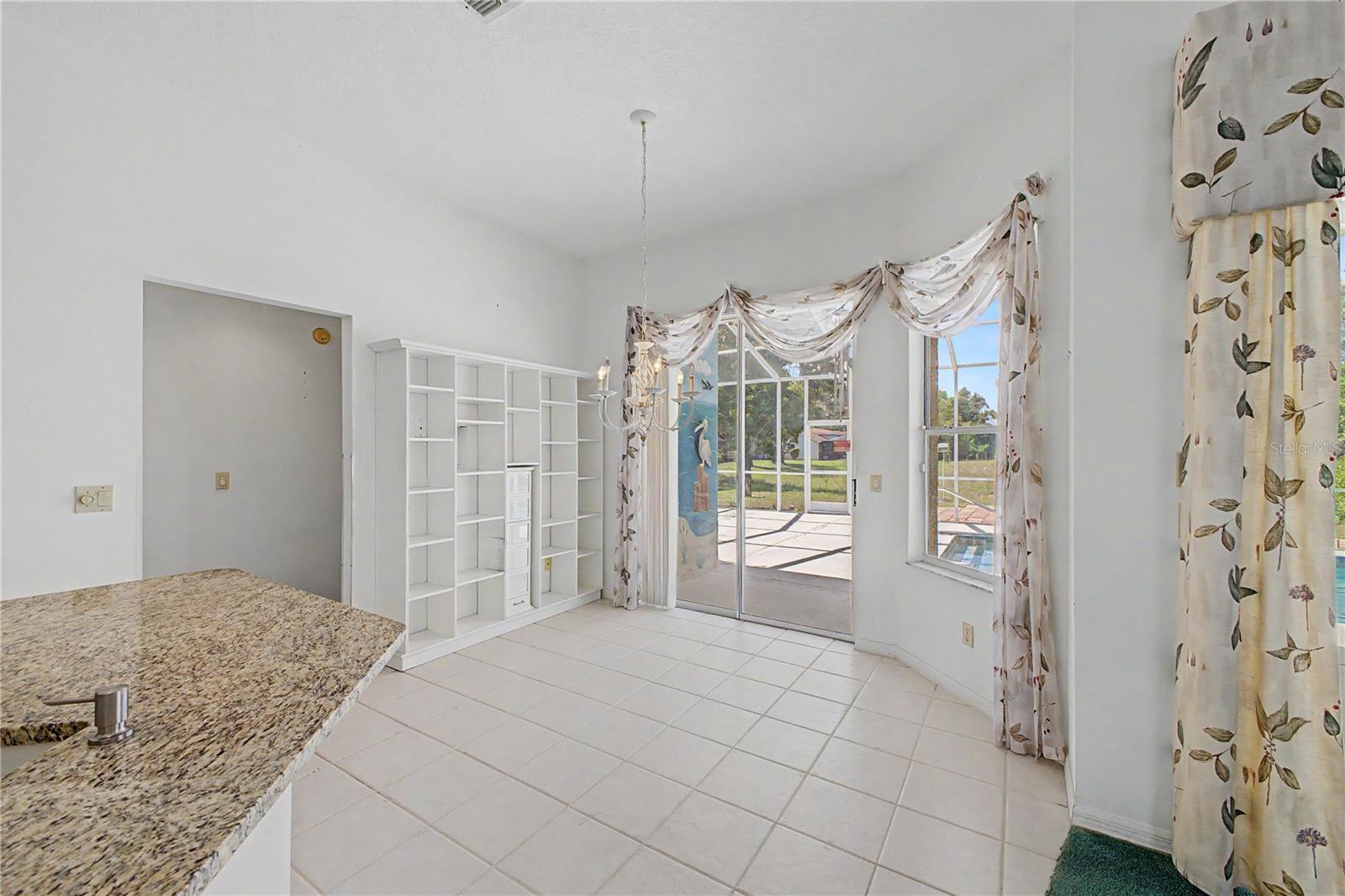 10376 Henderson St Property Photo 15