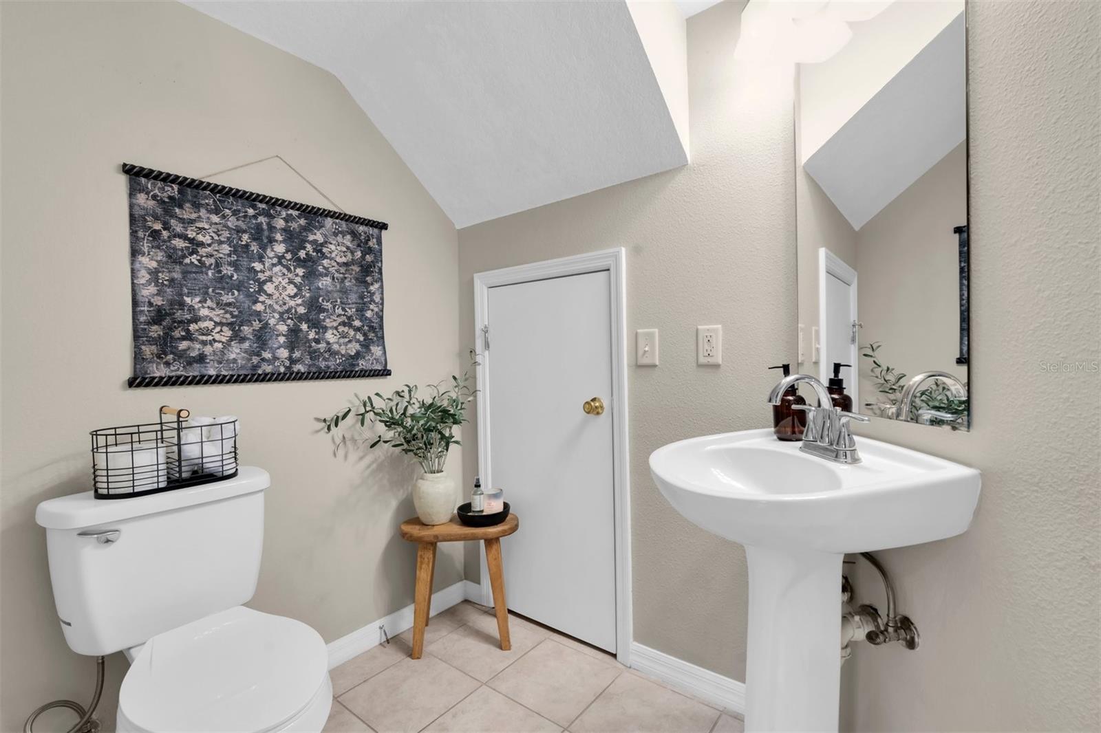 9548 Charlesberg Drive Property Photo 12