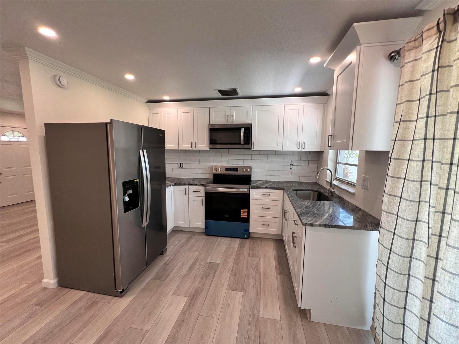 3339 Van Nuys Loop Property Photo 2