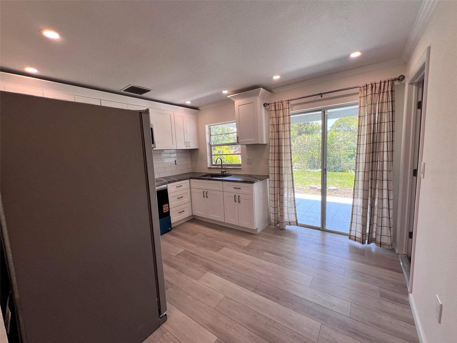 3339 Van Nuys Loop Property Photo 3