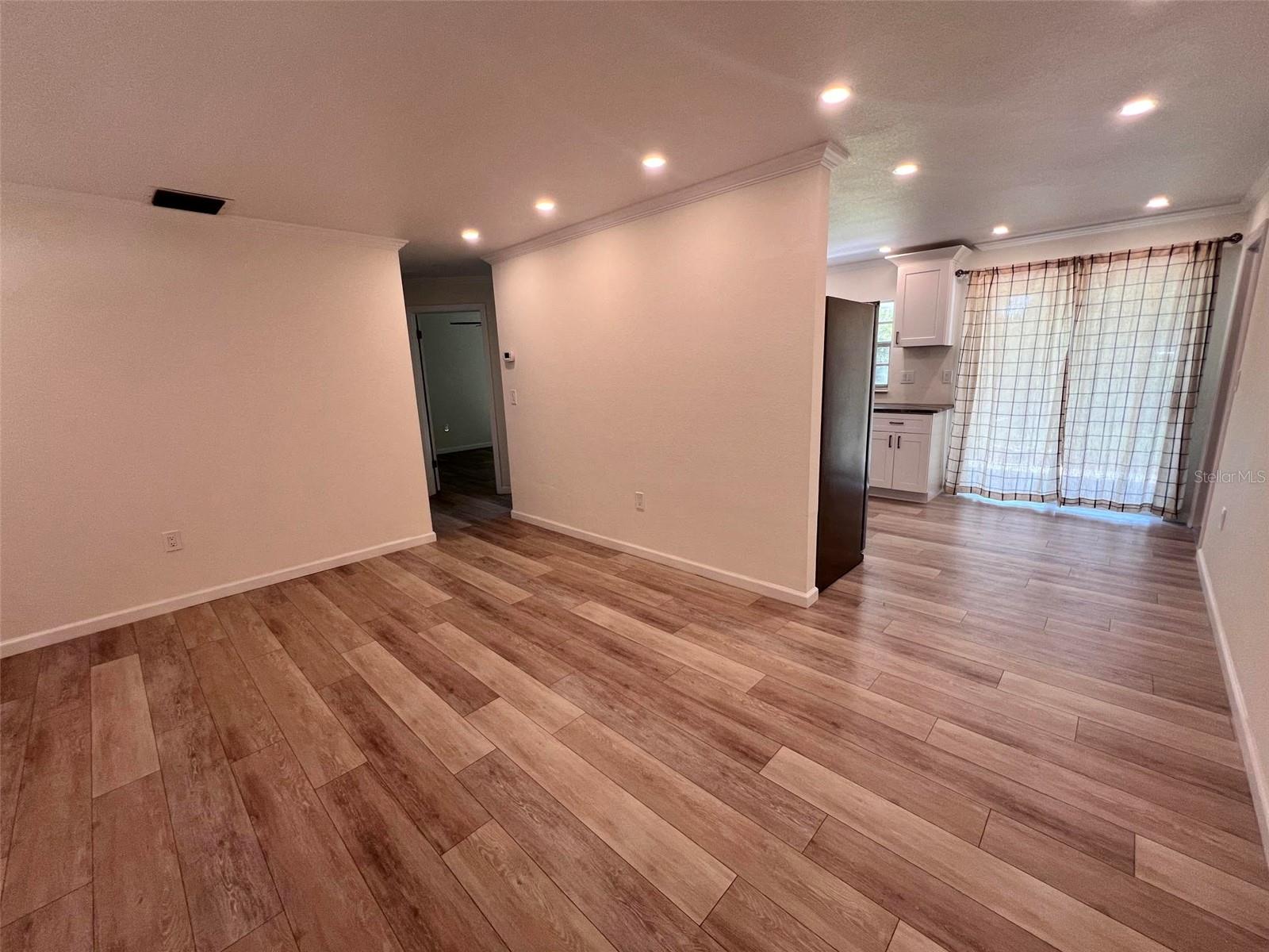 3339 Van Nuys Loop Property Photo 4