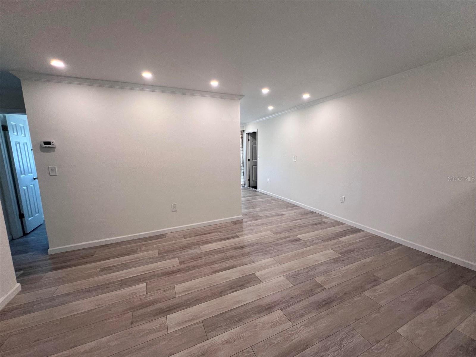 3339 Van Nuys Loop Property Photo 5