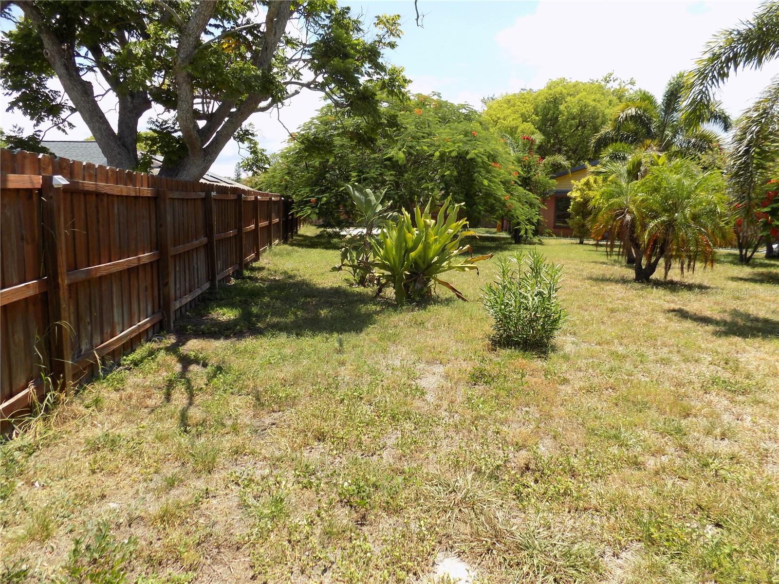 3849 Edgemont Dr Property Photo 38