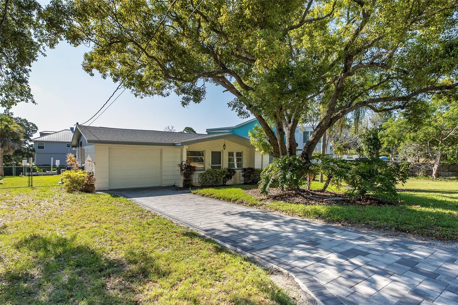 3318 Pineview Dr Property Photo 1